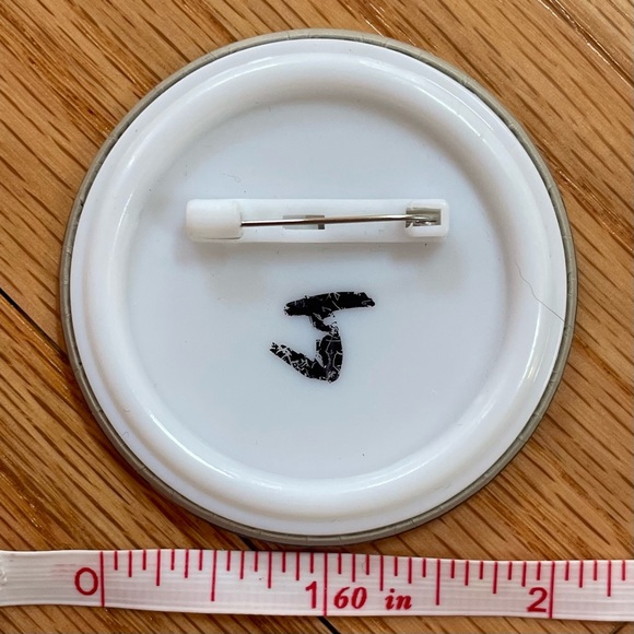 ❣️Two large BTS pins - Suga and Love Yourself - Picture 3 of 8